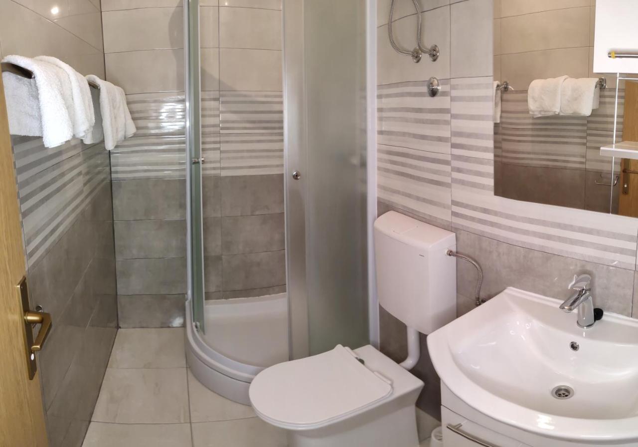 Apartments Villa Anna โปดสตรานา ภายนอก รูปภาพ